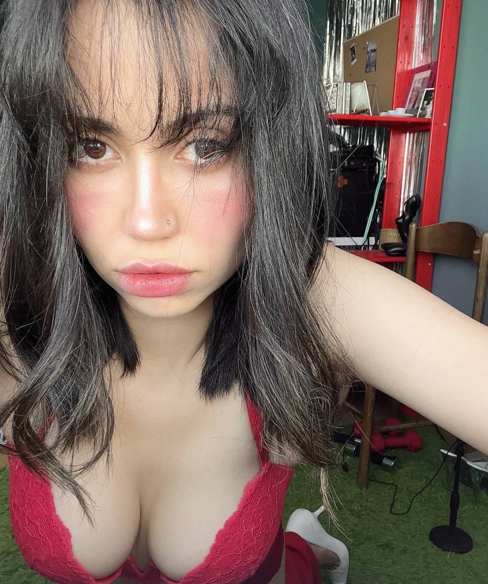 Изабелла привлекальеная девушка из Острогожск цена от 7000 руб