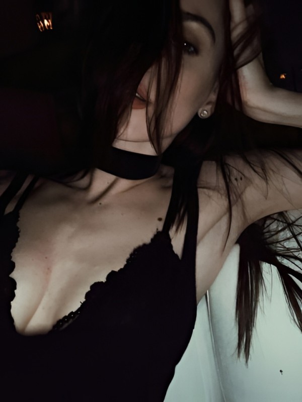 Ярослава привлекательная девушка из Острогожск цена от 3000 руб